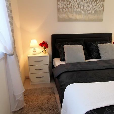 Apartman Ana Apartment Otocac Ngoại thất bức ảnh