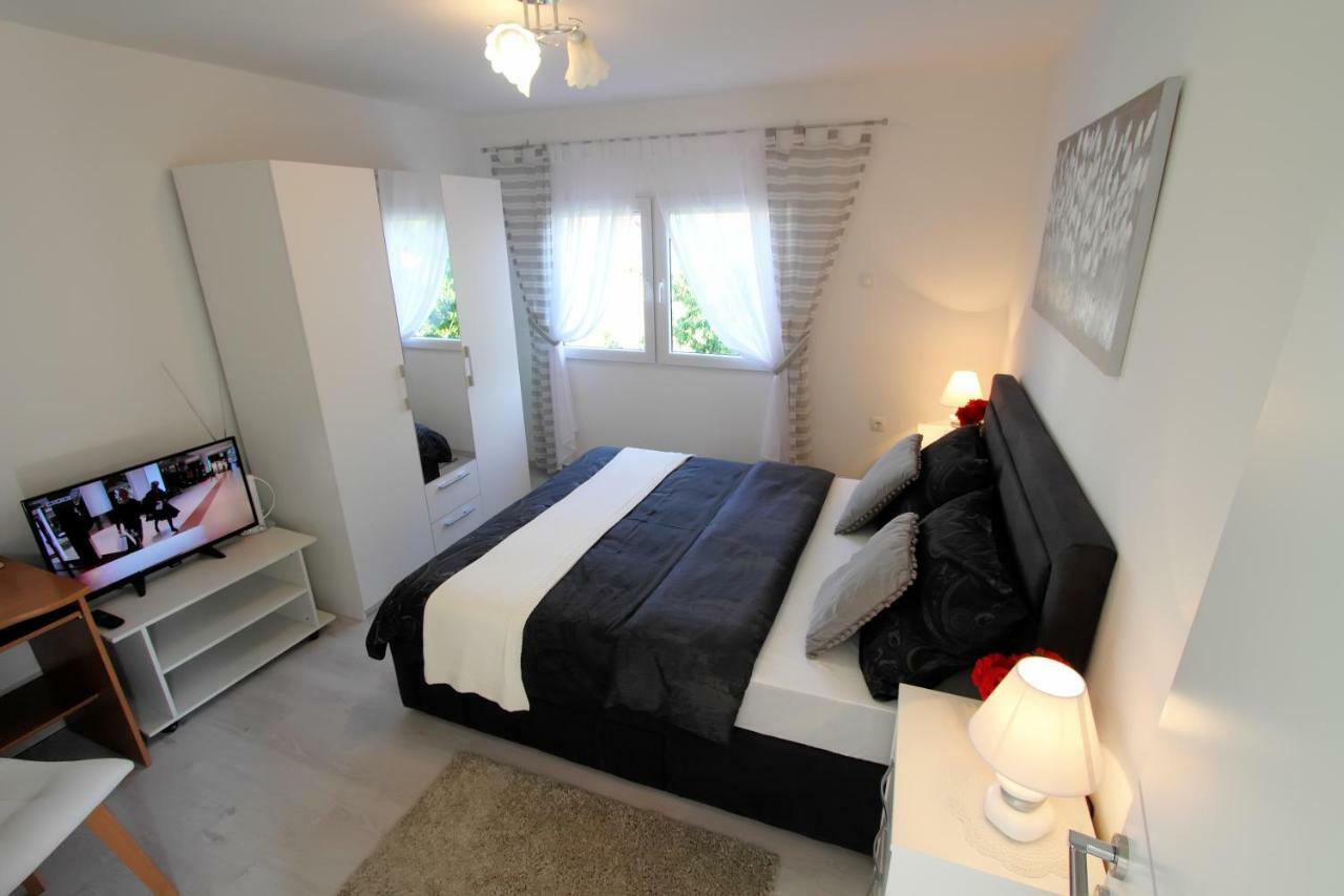 Apartman Ana Apartment Otocac Ngoại thất bức ảnh