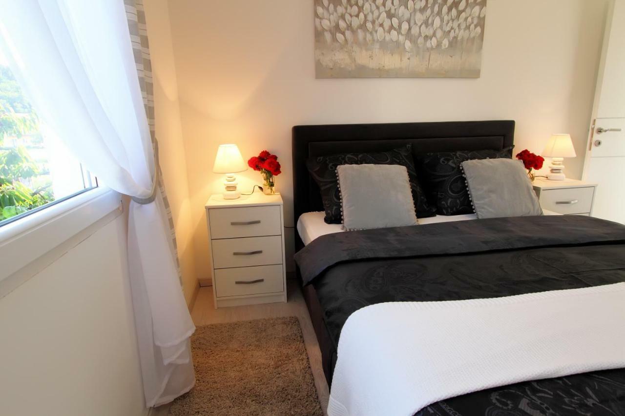 Apartman Ana Apartment Otocac Ngoại thất bức ảnh