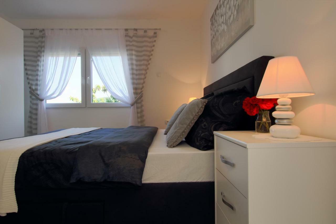 Apartman Ana Apartment Otocac Ngoại thất bức ảnh