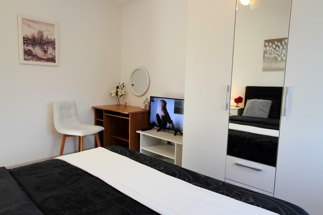 Apartman Ana Apartment Otocac Ngoại thất bức ảnh