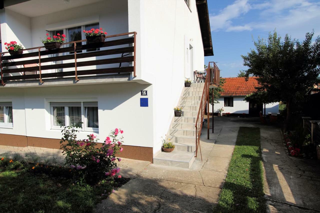 Apartman Ana Apartment Otocac Ngoại thất bức ảnh
