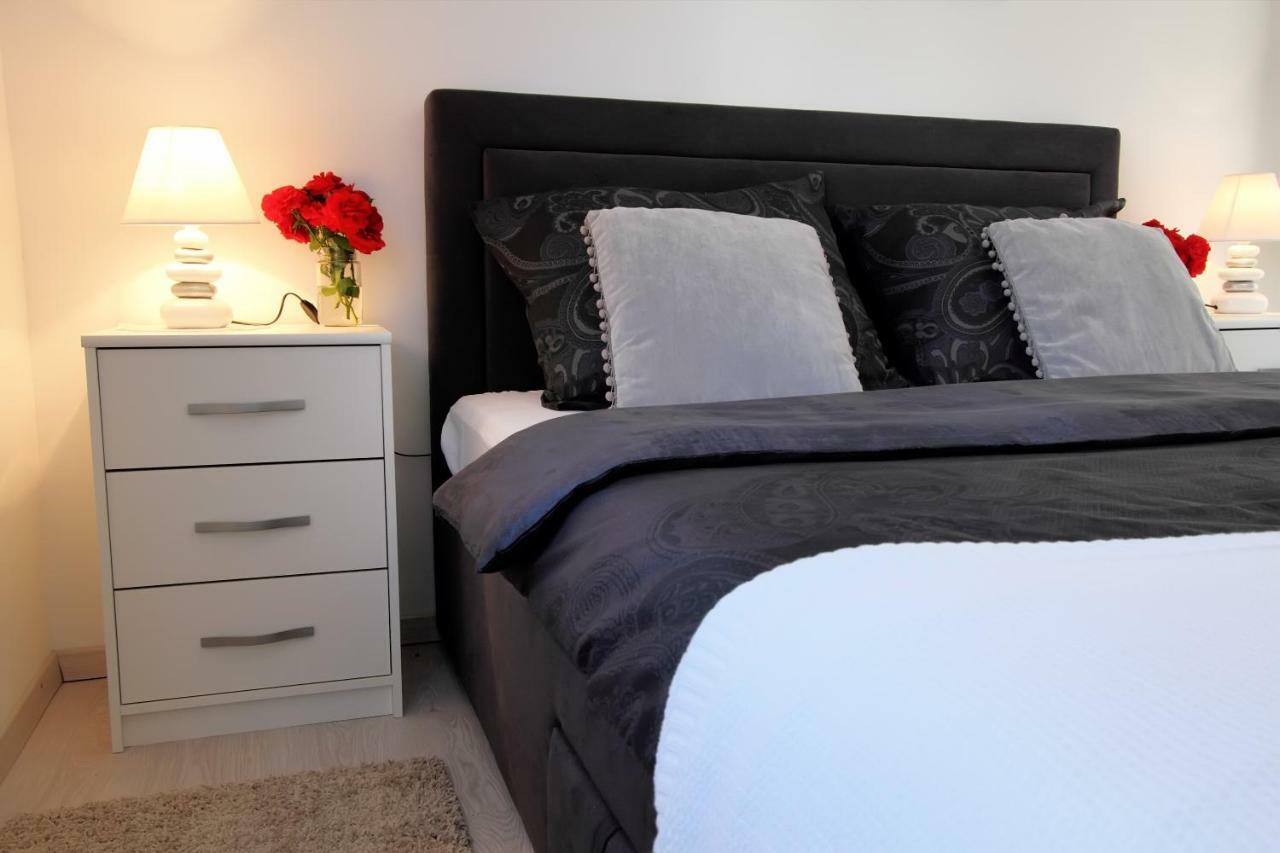 Apartman Ana Apartment Otocac Ngoại thất bức ảnh