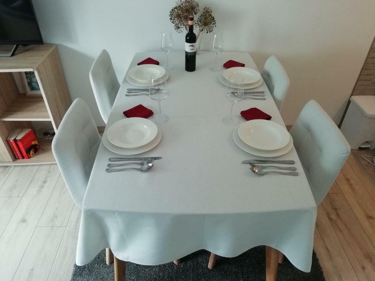 Apartman Ana Apartment Otocac Ngoại thất bức ảnh